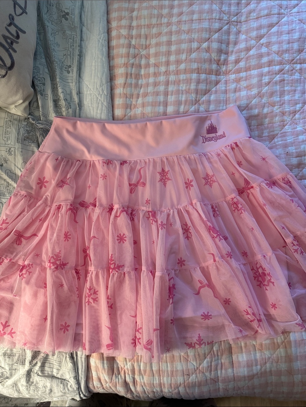 Disney Disneyland, snowflake pink skort L NWOT